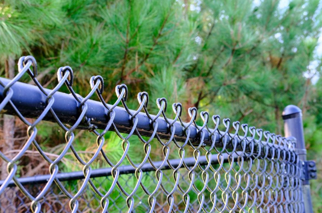 Finding the Best Chain Link Fence Suppliers Near You: Tips & Tricks