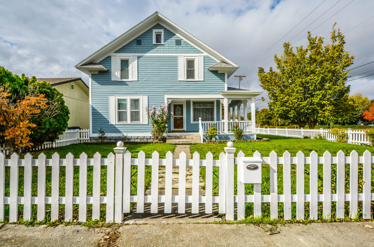 How Fence Installers in Verona, VA Help Improve Curb Appeal Before the Holidays